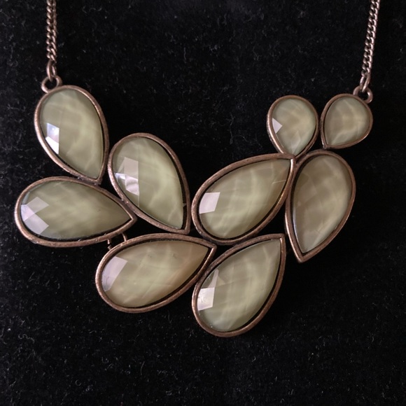 Sale🔥World Market Fashion Jewelry (Necklace and Earrings Set)🔥 - Picture 1 of 6